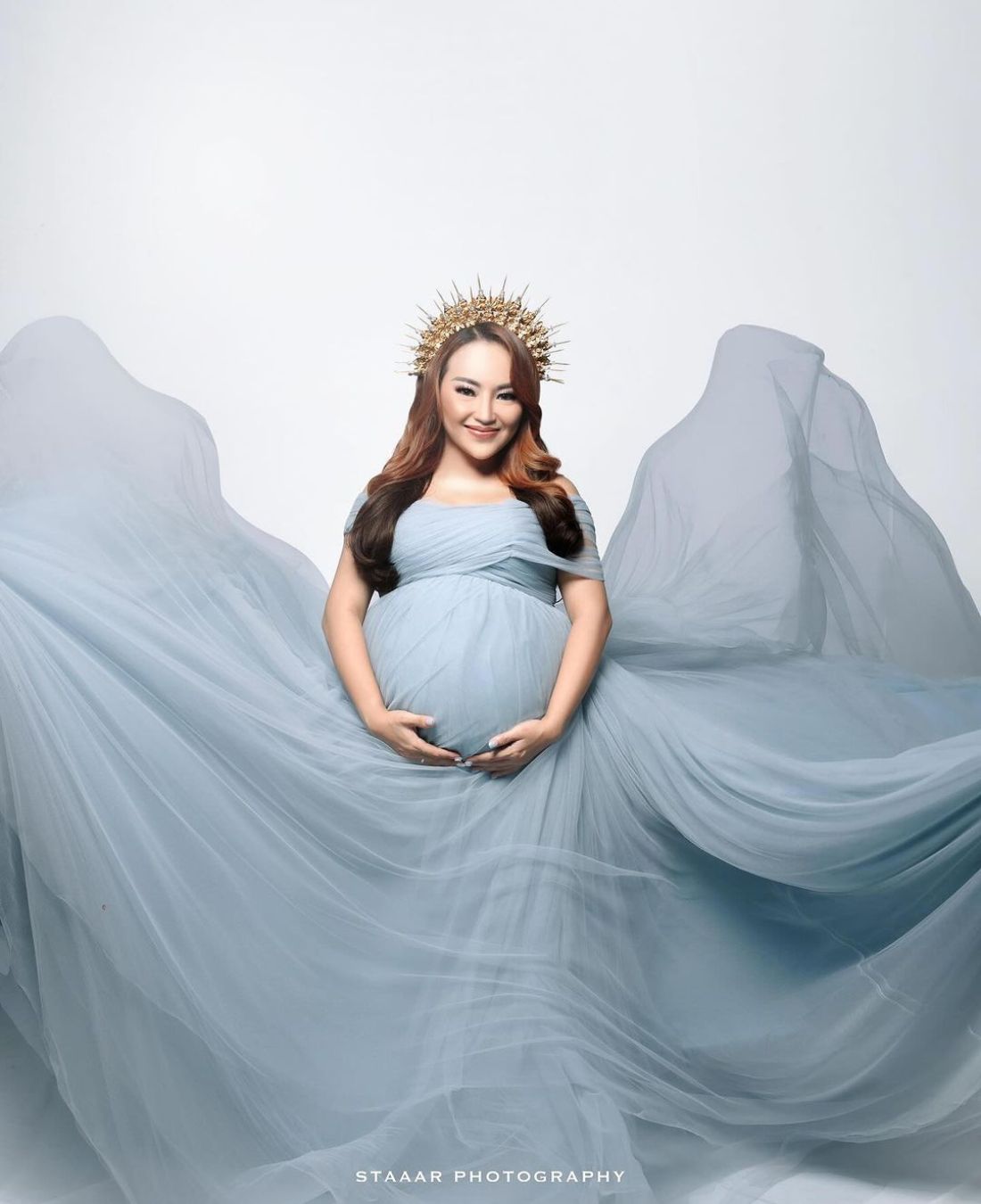 Maternity Photoshoot Mpok Alpa yang Tengah Hamil Anak Kembar